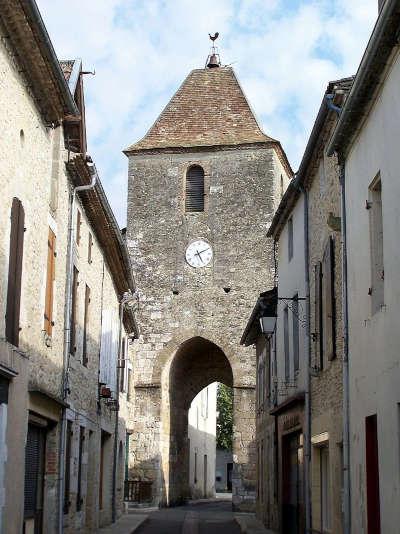 Duras tour de l horloge routes touristiques du lot et garonne guide du tourisme d aquitaine