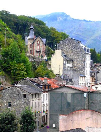 Eaux bonnes la villa meunier route touristique des pyrenees atlantiques guide touristique de l aquitaine