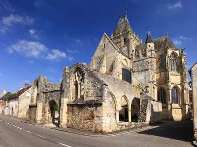 Ecouche les vallees petite cite de caractere l eglise notre dame routes touristiques de l orne guide touristique de normandie