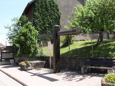 Eglingen puits a balancier route des carpes frites guide touristique du haut rhin alsace