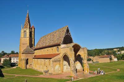 Eglise abbatiale de la benisson dieu routes touristiques de la loire guide du tourisme de rhone alpes