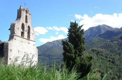 Eglise d ayet en bethmale route des cols des pyrenees guide touristique de l ariege