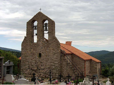 Eglise paroissiale saint jean l evangeliste route des cols des pyrenees guide touristique des pyrenees orientales