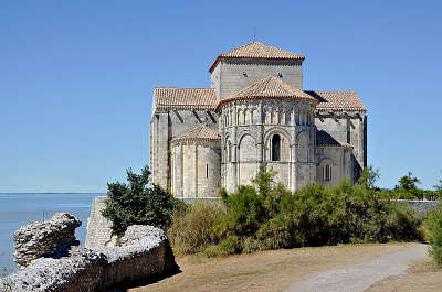 Eglise sainte radegonde de talmont sur gironde route verte de royan a bordeaux