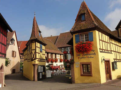 Eguisheim ancienne cour domaniale d unterlinden route touristique du haur rhin guide du tourisme en alsace