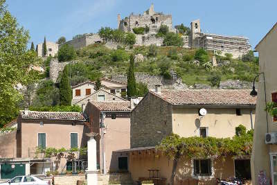 Entrechaux route des vins d orange a vaison la romaine