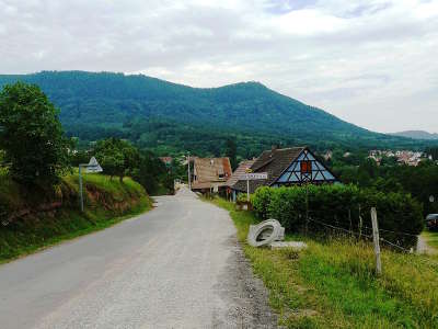 Entree du village de dieffenbach au val route des eaux de vie guide touristique du bas rhin alsace