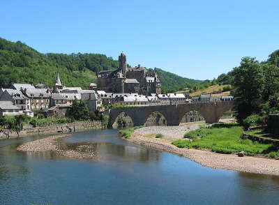 Estaing plus beaux villages de france le chateau et le pont routes touristiques de aveyron guide du tourisme midi pyrenees