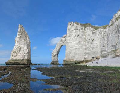 Etretat aiguille et porte d aval routes touristiques de seine maritime guide touristique de la haute normandie