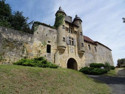 Excideuil le chateau routes touristiques de la dordogne guide du tourisme d aquitaine