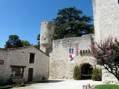 Eymet le chateau routes touristiques de la dordogne guide du tourisme d aquitaine