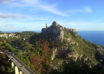 Eze village perche medievale routes touristique des alpes maritime guide du tourisme provence alpes cote d azur