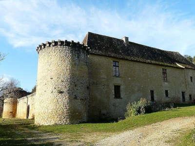 Fanlac chateau d auberoche routes touristiques de la dordogne guide du tourisme d aquitaine