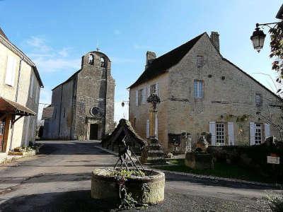 Fanlac la place routes touristiques de la dordogne guide du tourisme d aquitaine