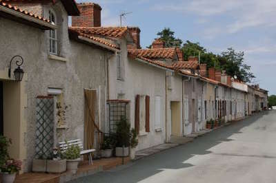 Faymoreau petite cite de caractere coron de la haute terrasse routes touristiques de vendee guide du tourisme du pays de la loire