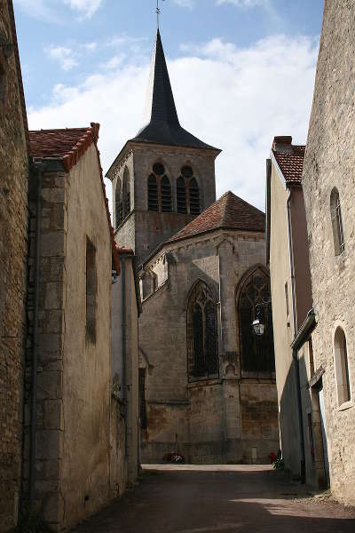 Flavigny sur ozerain l eglise plus beaux villages de france routes touristiques en cote d or guide du tourisme en bourgogne