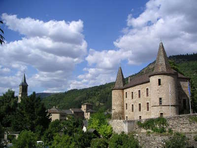 Florac ville d art et d histoire chateau routes touristique de la lozere guide du tourisme du languedoc roussillon