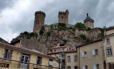 Foix le chateau routes touristiques de l ariege guide du tourisme du midi pyrenees