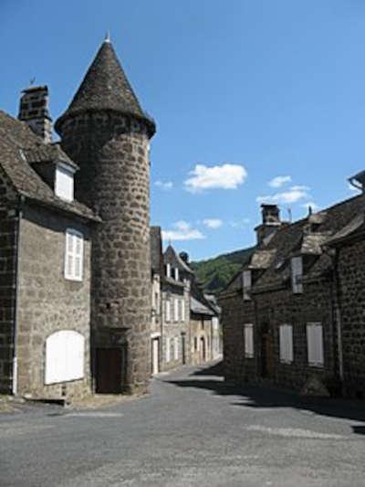 Fontanges tour medievale routes touristiques du cantal guide touristique de l auvergne