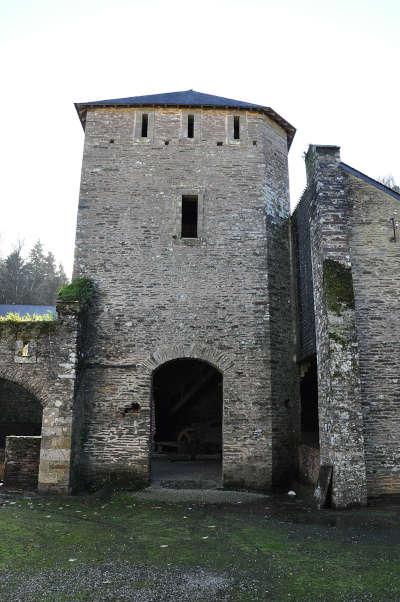 Forges des salles tour du haut fourneau sainte brigitte road trip dans le morbihan guide touristique de la bretagne