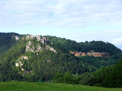 Fort belin et la barre rocheuse salins les bains route des vins du jura guide du tourisme du jura