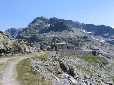 Fort de la redoute ruinee routes touristique de la savoie guide touristique de rhone alpes