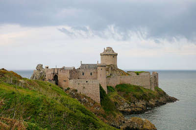 Fort la latte routes touristiques dans les cotes d armor guide du tourisme en bretagne