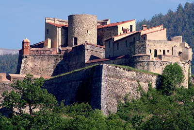 Fort lagarde a prats de mollo route en terre catalane guide du tourisme des pyrenees orientales