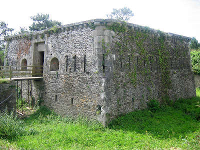 Fortin pointe des espagnols route des fortifications de la presqu ile de crozon routes touristiques dans le finistere guide du tourisme en