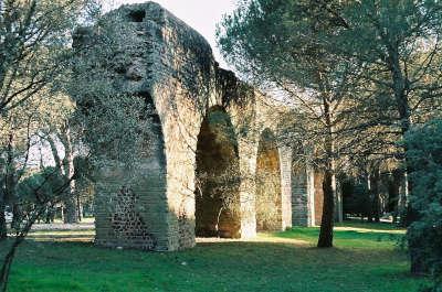 Frejus ville d art et d histoire aqueduc romain routes touristiques du var guide touristique de la provence alpes cote d azur