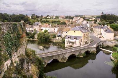 Fresnay sur sarthe petite cite de caractere les routes touristiques de la sarthe guide du tourisme pays de la loire