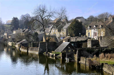 Fresnay sur sarthe petite cite de caractere vue sur la cite routes touristiques de la sarthe guide du tourisme pays de la loire