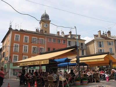 Gap place jean marcellin routes touristiques des hautes alpes guide du tourisme de provence alpes cote d azyr