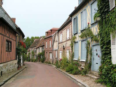 Gerberoy plus beau village ruelle routes touristique de l oise guide touristique de picardie