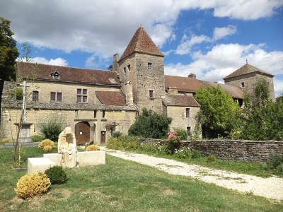 Gevrey chambertin routes touristiques en cote d or guide du tourisme en bourgogne