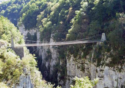 Gorges d holzarte la route de la soule la mysterieuse les routes touristiques pyrenees atlantiques guide du tourisme nouvelle aquitaine