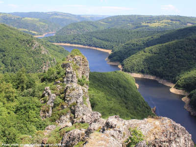 Gorges de la truyere route des monts du cantal routes touristiques du cantal guide touristique auvergne