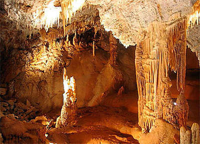 Gouffre de cabrespine routes touristique de aude guide du tourisme du languedoc roussillon