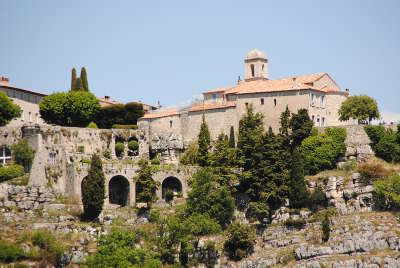 Gourdon plus beau village village perche medievale les routes touristique des alpes maritime guide du tourisme provence alpes cote d azur