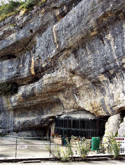 Grotte chapelle de remonot vallee du doubs et du dessoubre routes touristiques du doubs guide du tourisme de franche conte