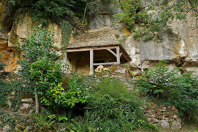 Grotte prehistorique du sorcier route touristique sur les pas du cro magnon guide du tourisme dordogne