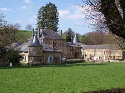 Gruyeres le chateau routes touristiques dans les ardennes guide du tourisme