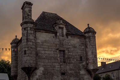 Guerlesquin le presidial de guerlesquin petite cite de caractere routes touristiques dans le finistere guide du tourisme en bretagne