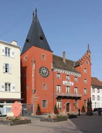 Haguenau ancienne chancellerie devenue le musee alsacien datant de 1574 routes touristiques du bas rhin guide du tourisme de l alsace