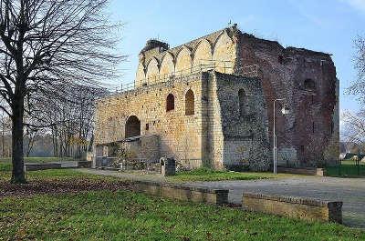 Ham vestiges du chateau routes touristique de la somme guide du tourisme de picardie