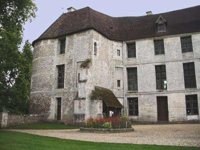 Harcourt chateau facade du xviie siecle routes touristiques d e l eure guide touristique de la haute normandie