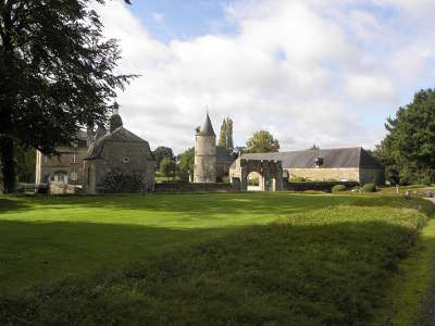 Haye sur hilaire le chateau route touristique de l ille et vilaine guide du tourisme de bretagne