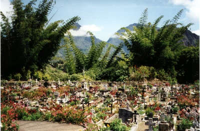 Hell bourg plus beau village le cimetiere pittoresque routes touristiques de la reunion guide touristique d outre mer