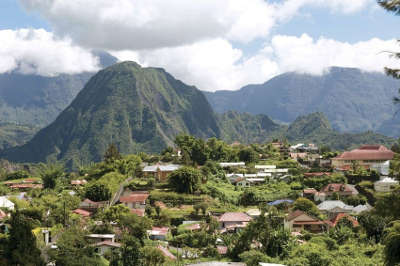 Hell bourg plus beau village vue sur le village creole routes touristiques de la reunion guide touristique d outre mer