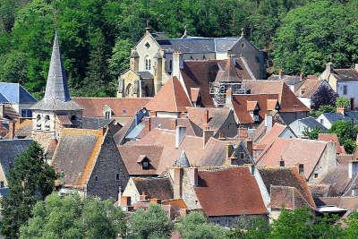 Herisson petite cite de caractere clocher saint sauveur et eglise notre dame routes touristiques de l allier guide touristique de l auvergne